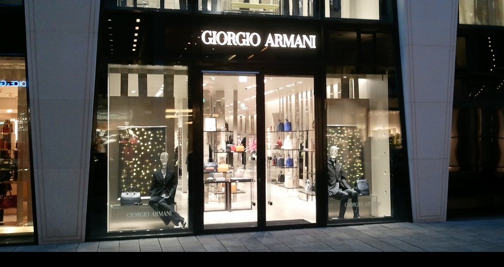 GIORGIO ARMANI | NEUER WALL HAMBURG Frontfassade Erdgeschoss: Projektsteuerung und Baugenehmigungen für AES Bergamo